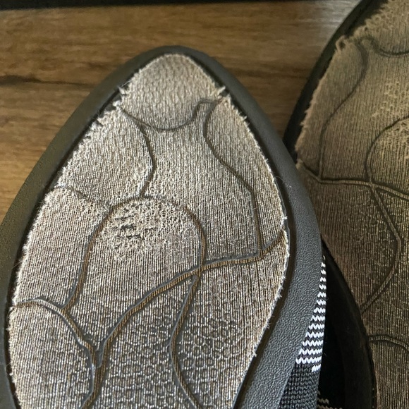Cleo’s by Skechers Memory Foam size 7 - Picture 8 of 9